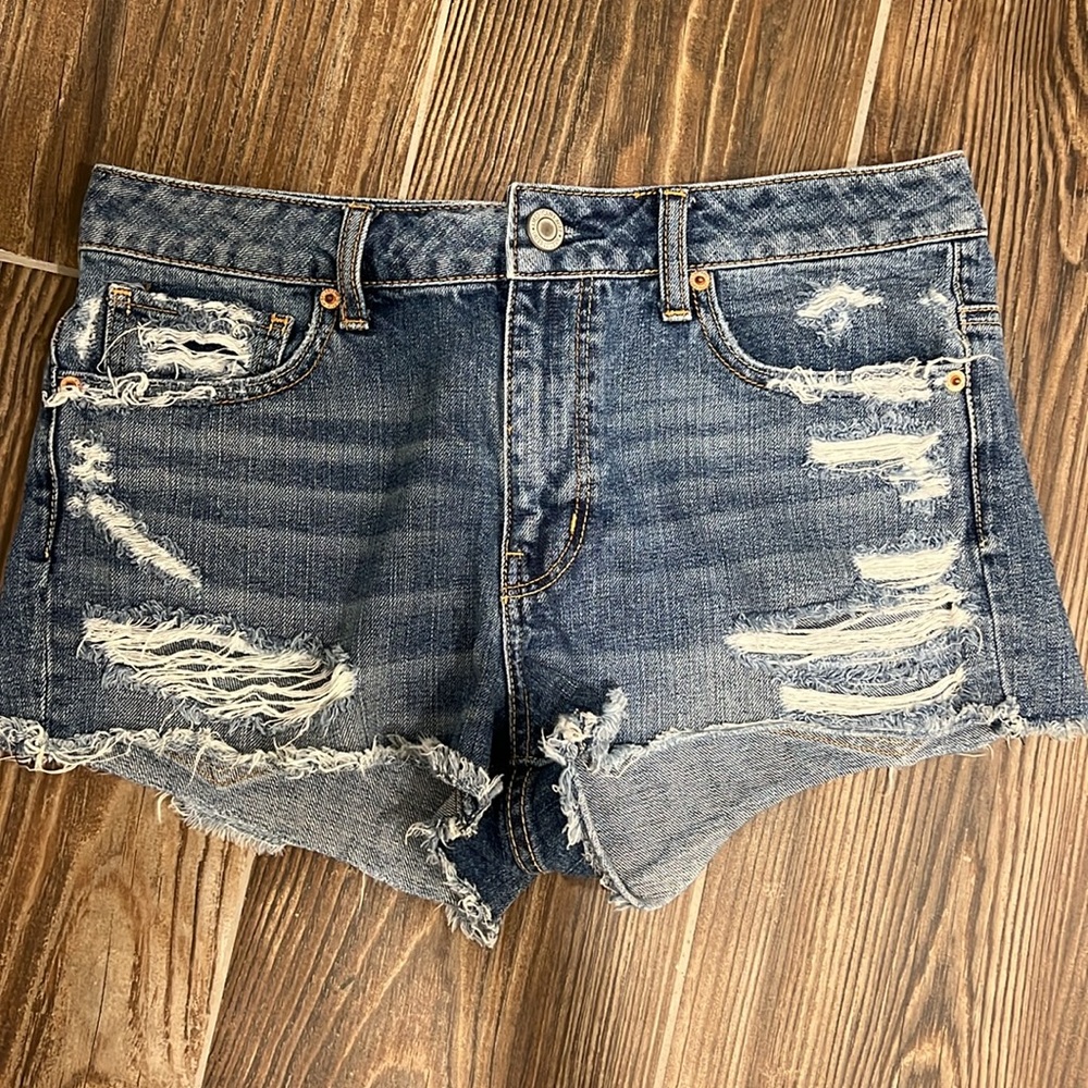 American Eagle distressed denim shorts size 8